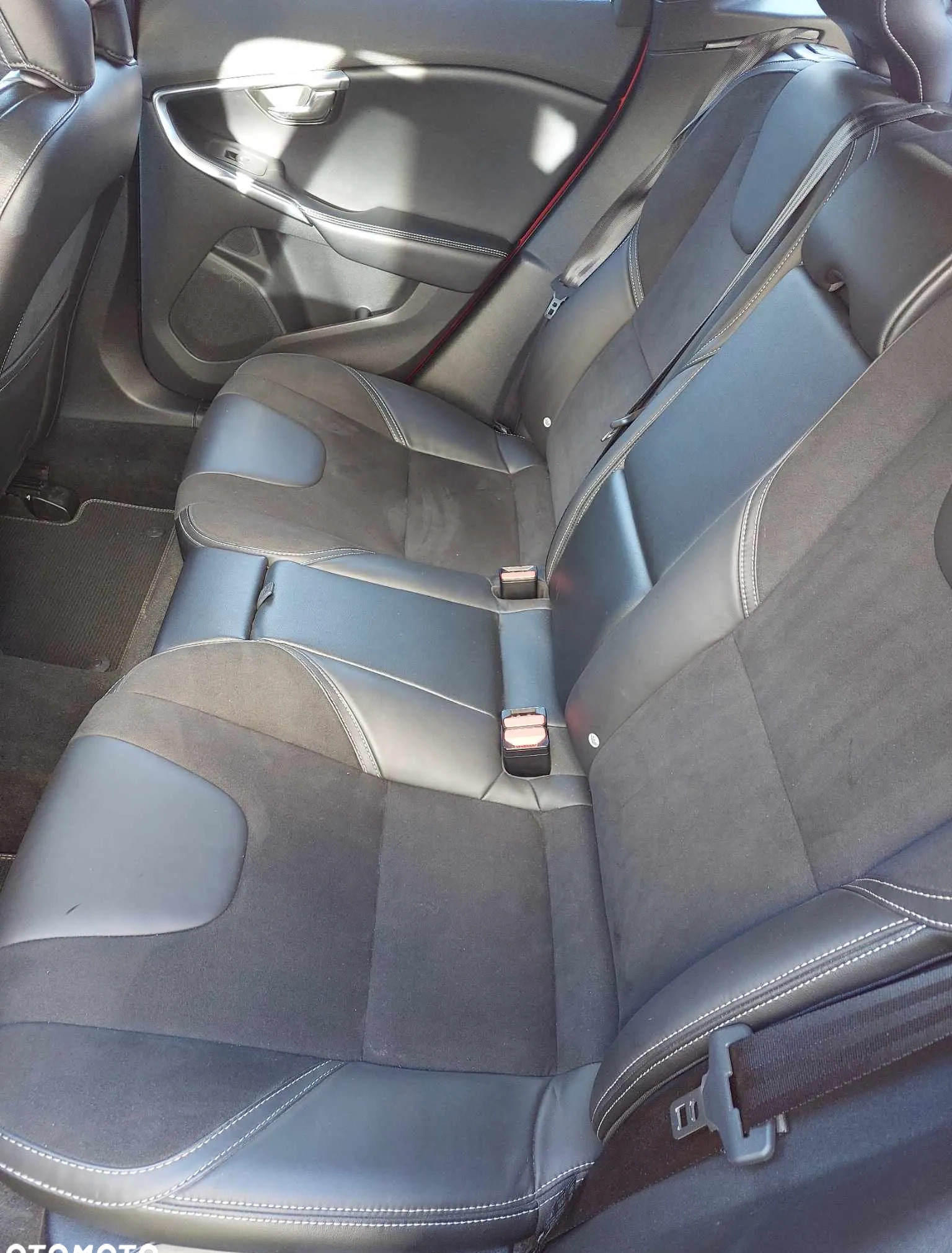 Volvo V40 cena 61500 przebieg: 170454, rok produkcji 2018 z Opole Lubelskie małe 781